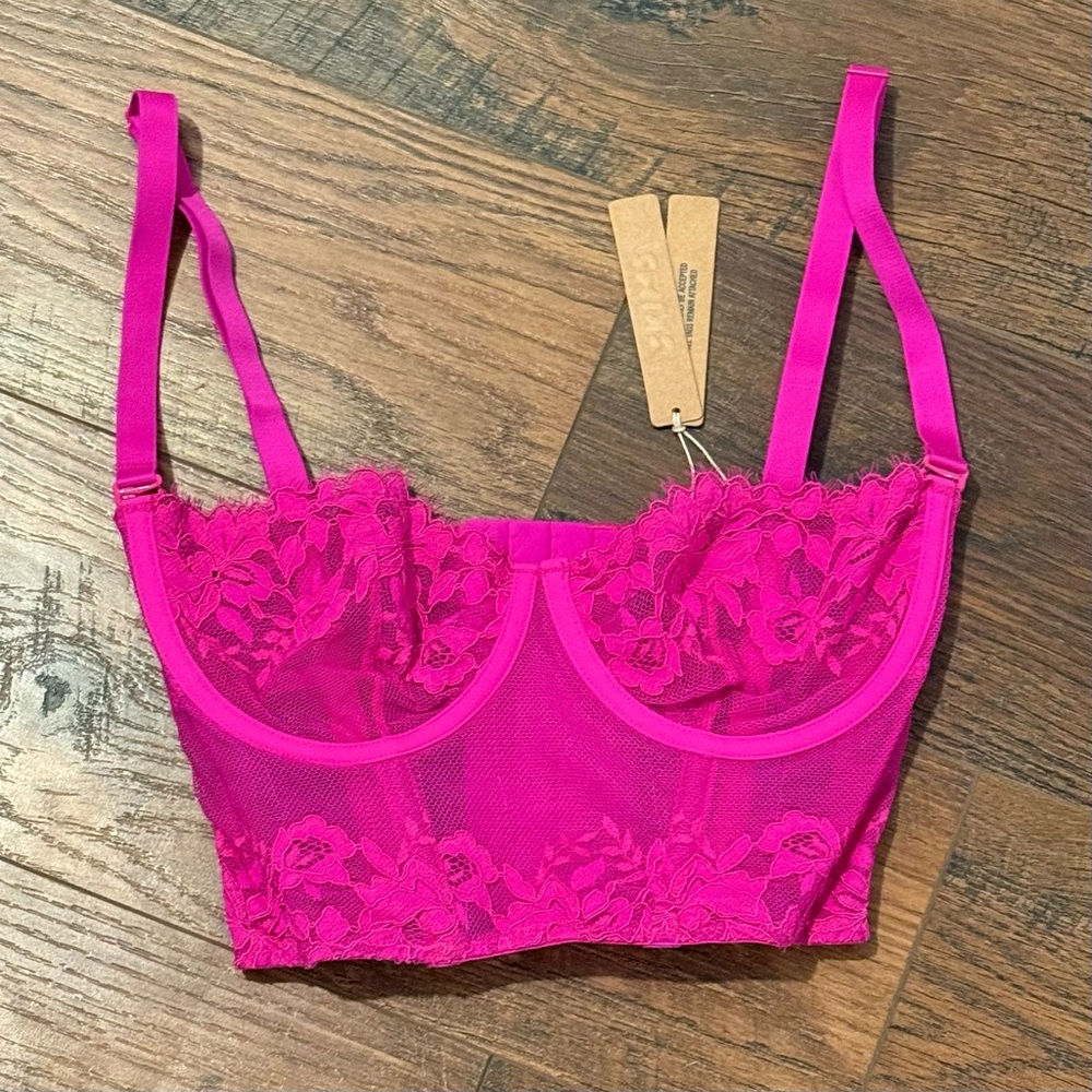 SKIMS Hot Pink balconette lace bra. NWT. Size XS